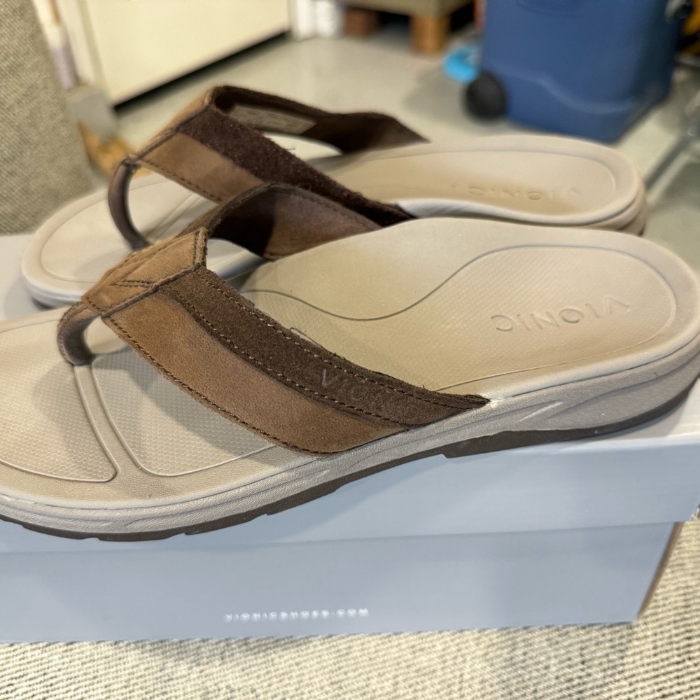 EUC Vionic Canoe Dennis Brown leather
